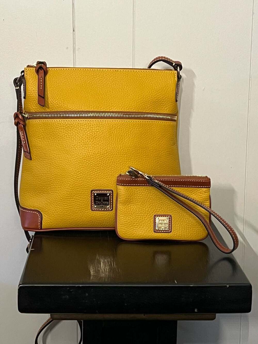 Dooney & Bourke NEW Mustard Yellow Pebble Leather Large Crossbody Purse and Matc - Picture 6 of 15